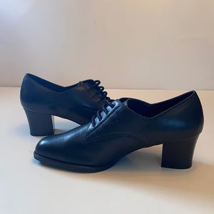 NWOT Aerosoles Black Leather lace ups